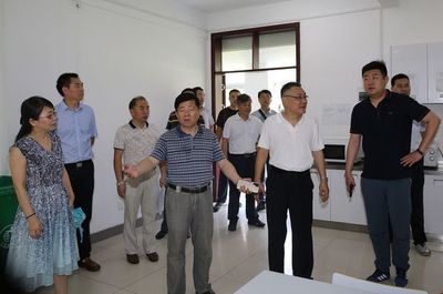 何正東書記深入檢查暑期學生宿舍維修工作 提升后勤管理服務水平